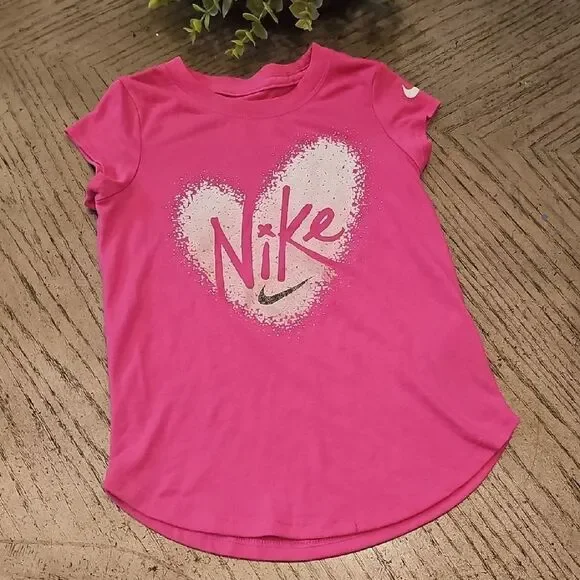 Nike Kids Pink Graphic T-Shirt Size 6