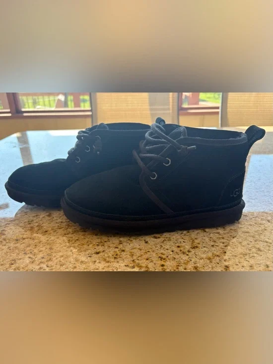 UGG Women’s Black Suede Lace Up Chukka Boots Minimal Wear
