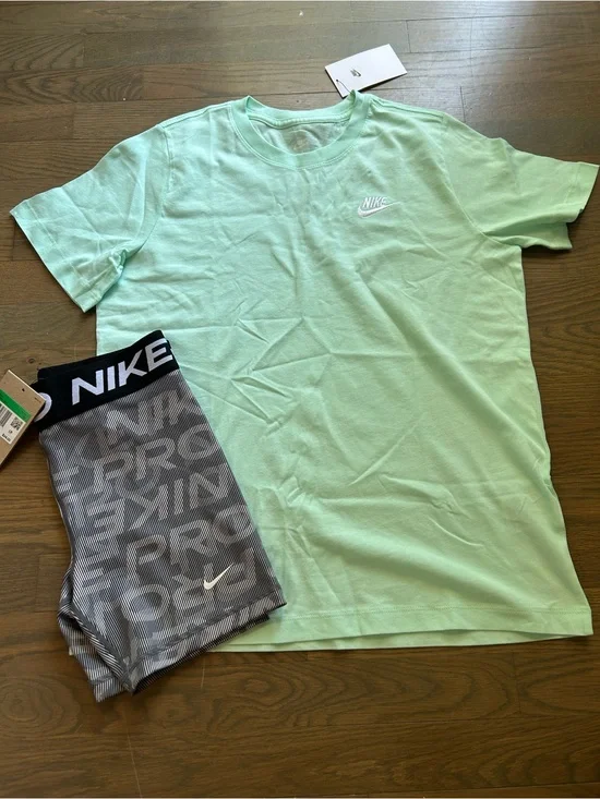 NWT Nike Girls Set size XL