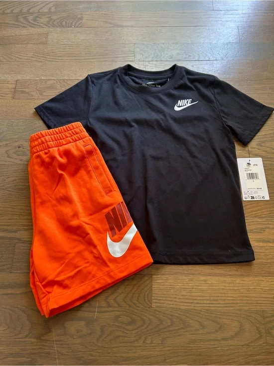 NWT Nike Boys Set size 6