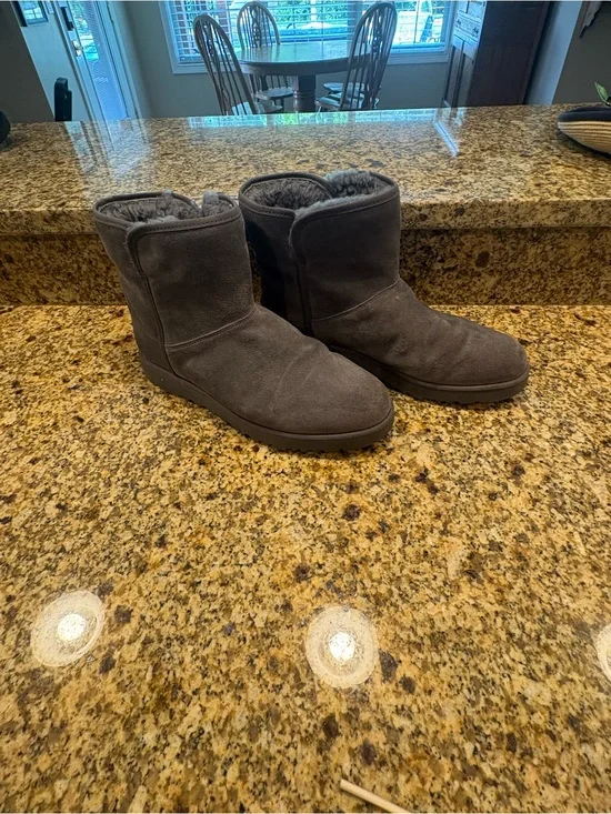 Ugg Grey Kristin Ankle Boots Suede Sherpa Lined Size 9 Cozy