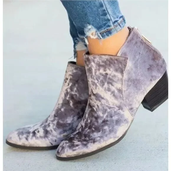 Qupid Women's Velvet Mauve Booties Size US 6