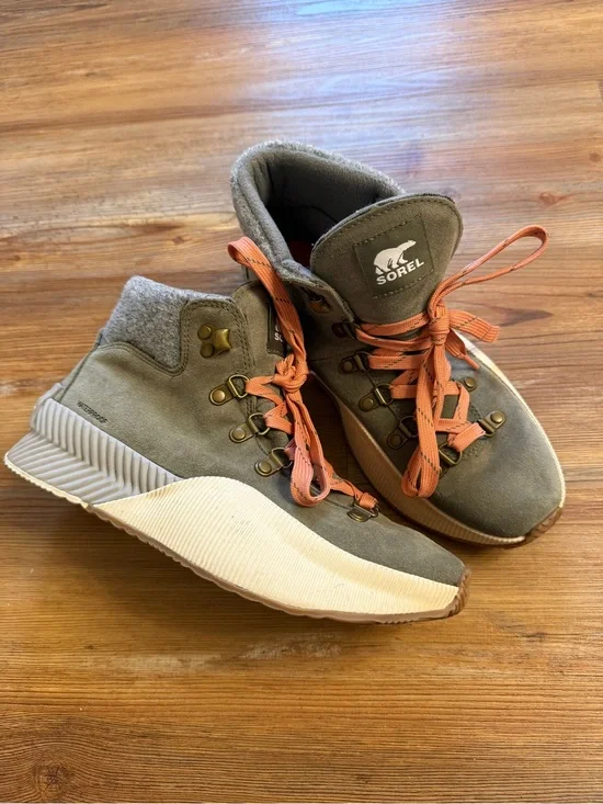 Sorel Out N About III Conquest Women 7.5 Green Waterproof Suede Boots NL4435-397
