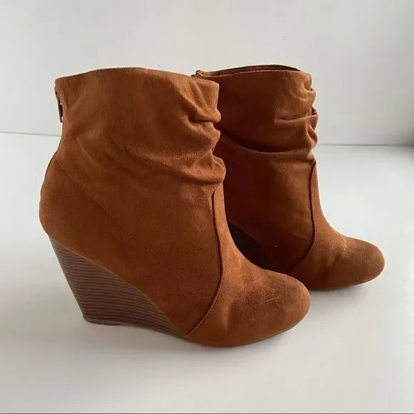 Zigi Soho 9 Brown Camel Wedge heel suede ankle boots botties  beautiful & comfy
