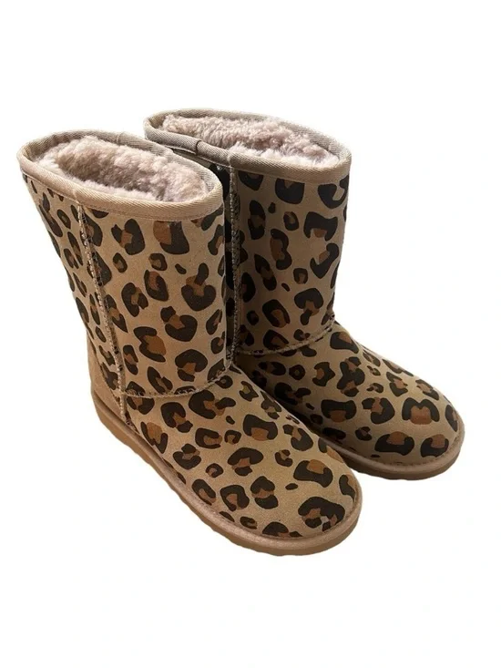 NWOB UGG Classic Short II Sheepskin Boot Leopard Print