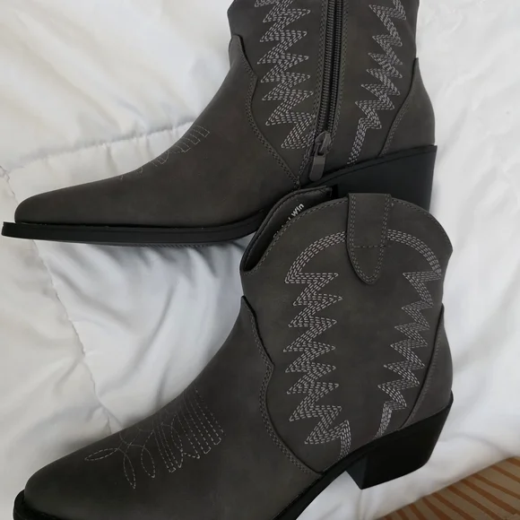 Womens Global Win Gray Western‎ Ankle Boots, Size 8.5