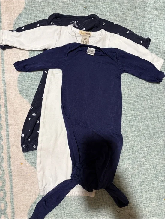 Set of 3 gowns, 0-3 mo