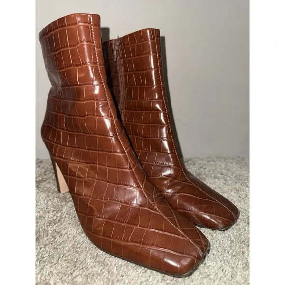 BCBGeneration Size 7.5 Brown Croc Crocodile Embossed Ankle Booties Zipper Close