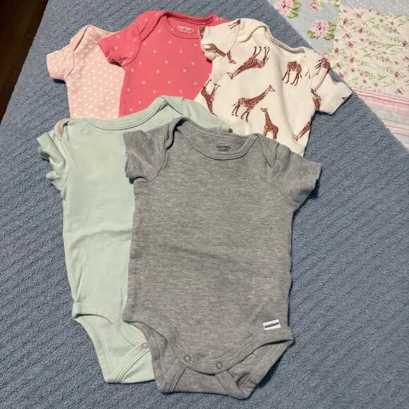 Baby Girl-Onesies-Lot 5 Pack-3M-Carters/Gerber -Giraffe /Floral /Plain