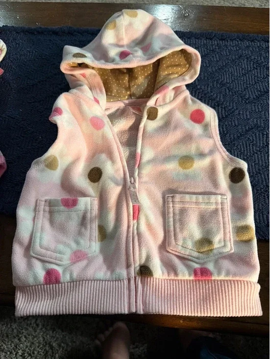 Set of 2 Sleeveless Jackets - 6 mths