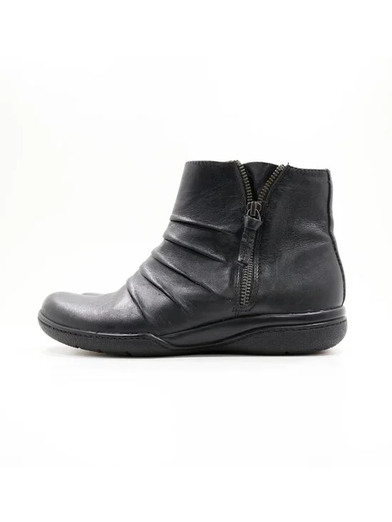 Clarks Kearns Blush Black Leather Flat Ankle Boots - Women's 7