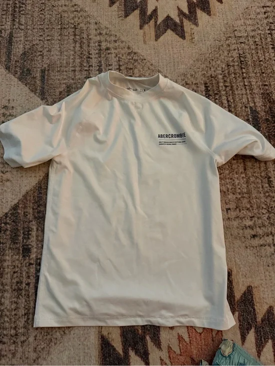 Abercrombie & Fitch Off-White Short-Sleeve rash guard swim
