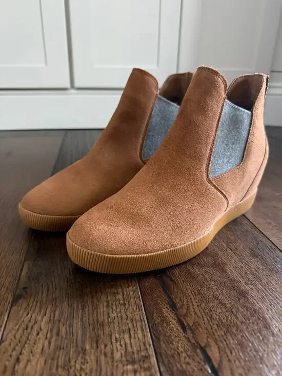 Sorel After Hours Chelsea Wedge Booties Camel Suede Grey Felt Size 10