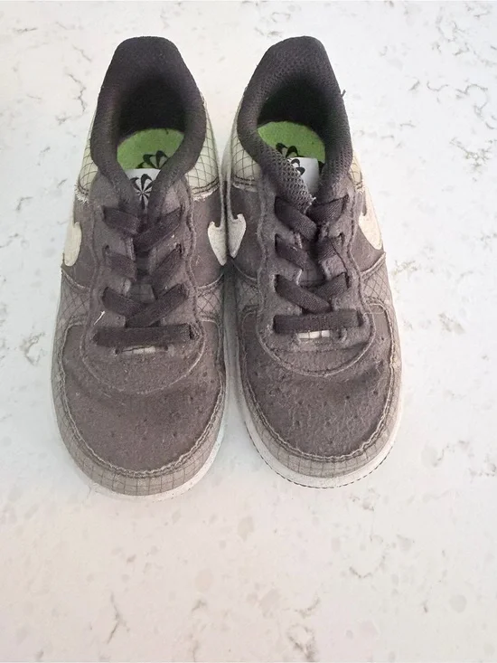 Nike Kids Gray Low-Top Sneakers