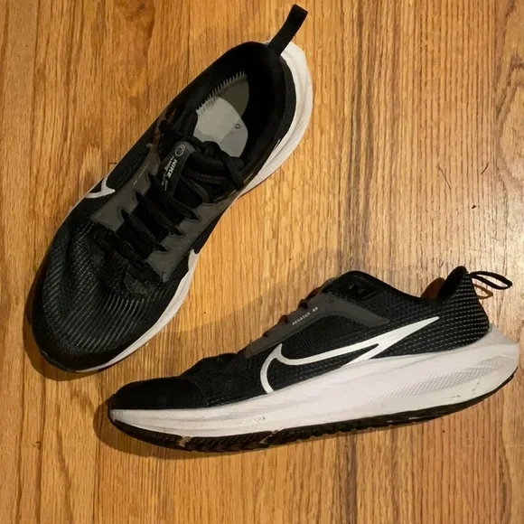 Nike Pegasus 40 Black/White Running Shoes Boy’s Big Kids Size 6.5Y
