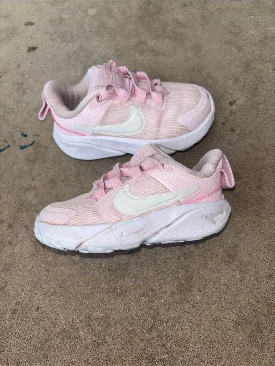 Nike star runner sneakers! 5C