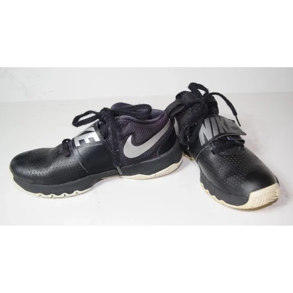 Nike Team Hustle D 8 Black Silver Kids Basketball Shoes Size 5.5Y