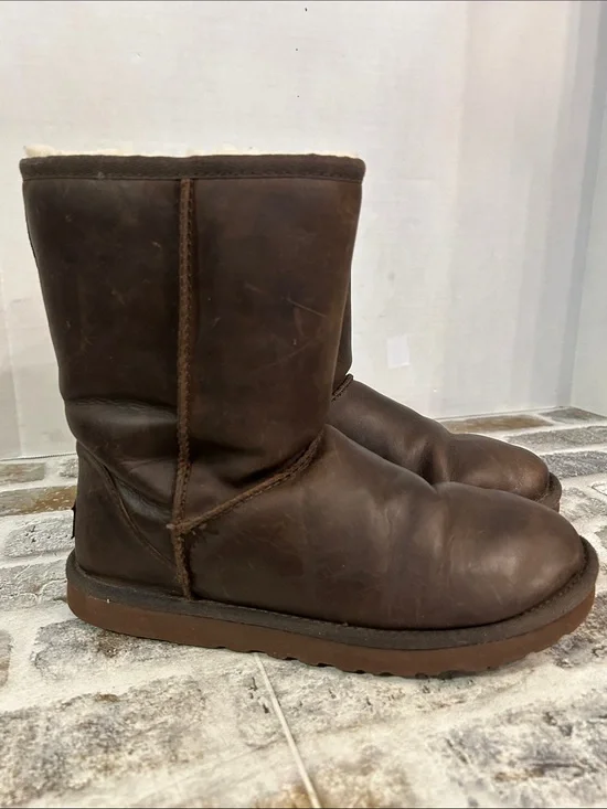 Ugg Women’s Brown Shearling-Lined Short Leather Boots S/N 1005093