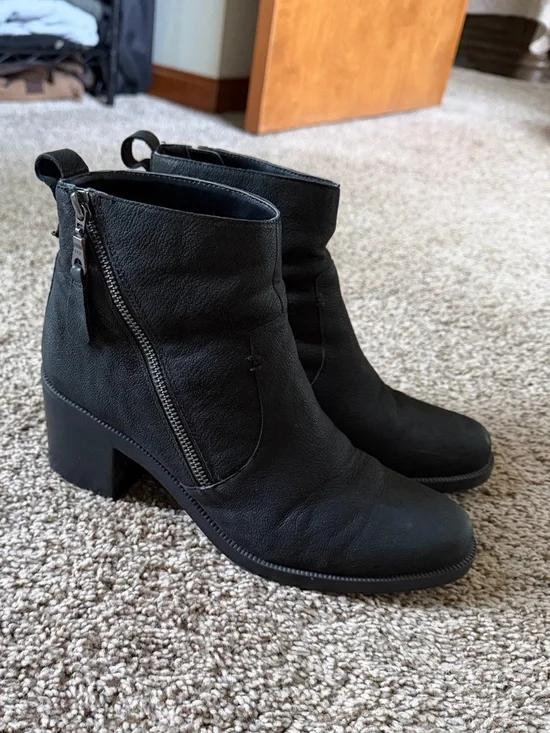 Crown Vintage Black Leather Side-Zip Block Heel Ankle Boots