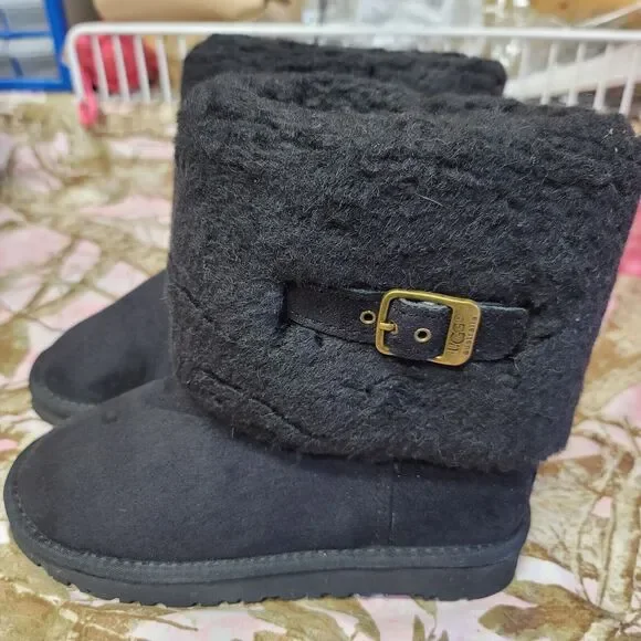 Ugg Mini Belted Black Fur Boot Womens Size 6