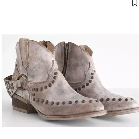 CIRCLE G WOMEN'S HARNESS & STUDS BOOTIES - ROUND TOE