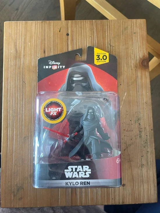 Disney Infinity 3.0 - Star Wars Kylo Ren Video Game Figure Unopened