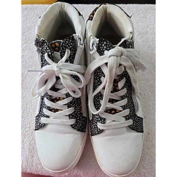 Universal Threads Womans High Top Sneaker Size 9 White Multicolor‎