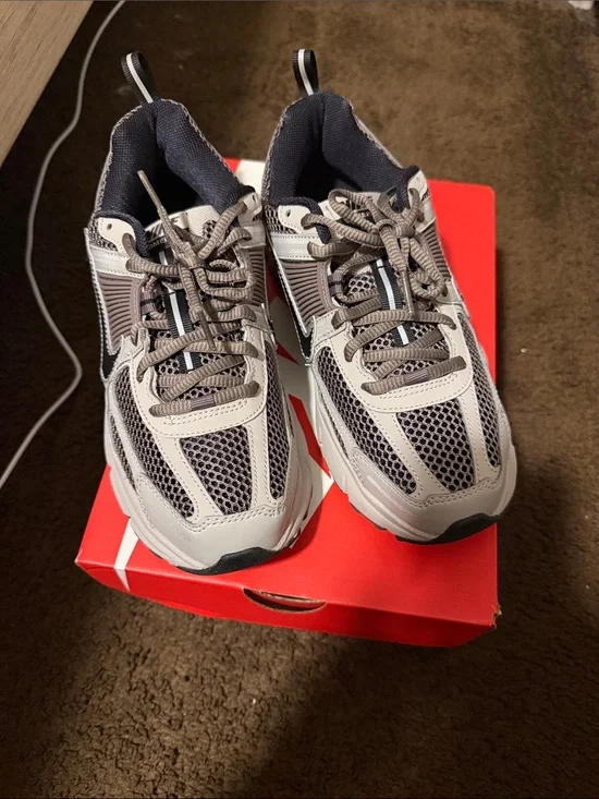 Unisex Nike Vomero 5 big kids Sneakers