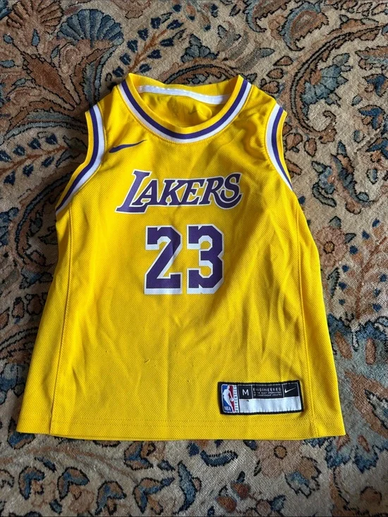 Nike Kids Lakers Yellow/Purple #23 Basketball Jersey well loved James kids 8y 💛💜