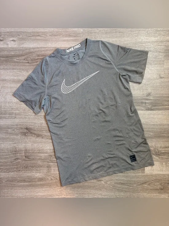 Nike boys gray dri-fit shirt