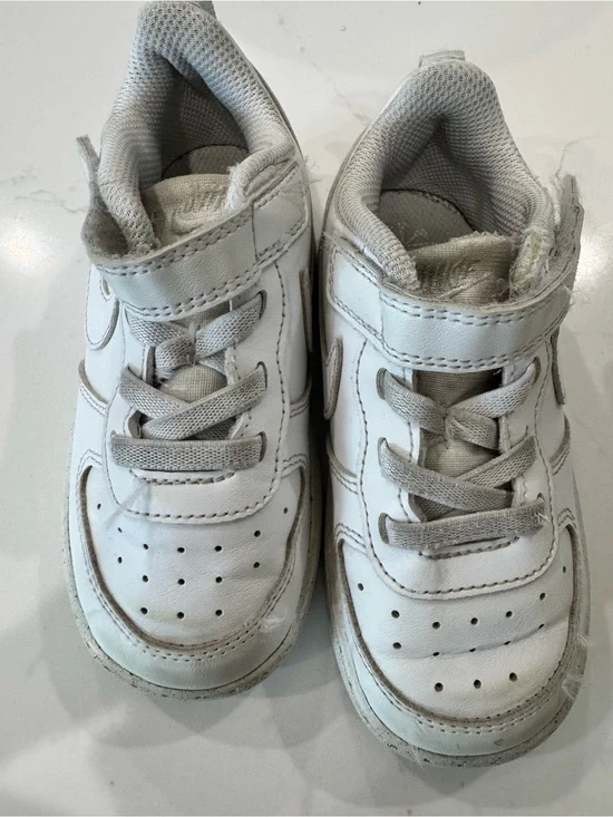 Nike Kids White Leather Sneakers with Hook-and-Loop Strap