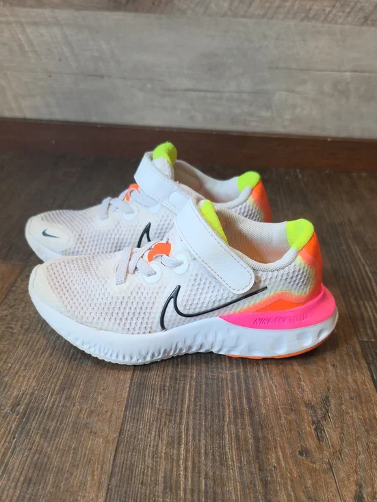 Girls Nike Runnjng Shoes Size 10.5