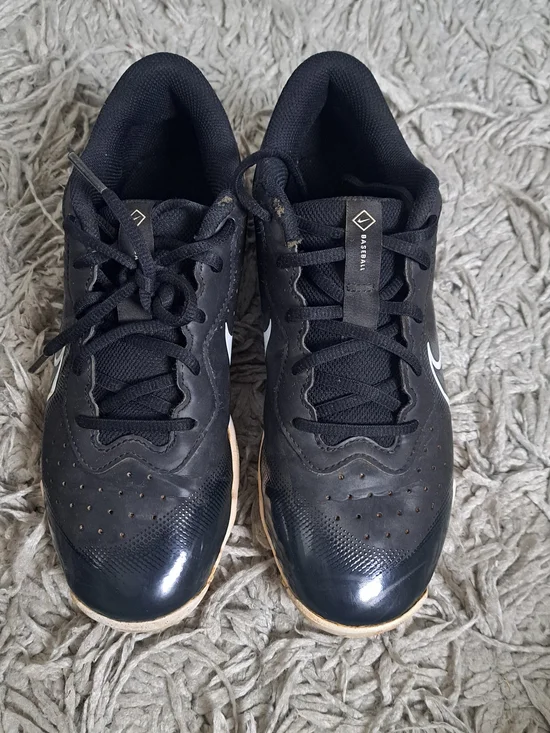 Nike Black BASEBALL Cleats with White Swoosh Youth SIZE 6.5