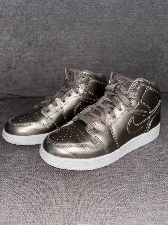 🤘Nike Air Jordan 1 Mid SE 
