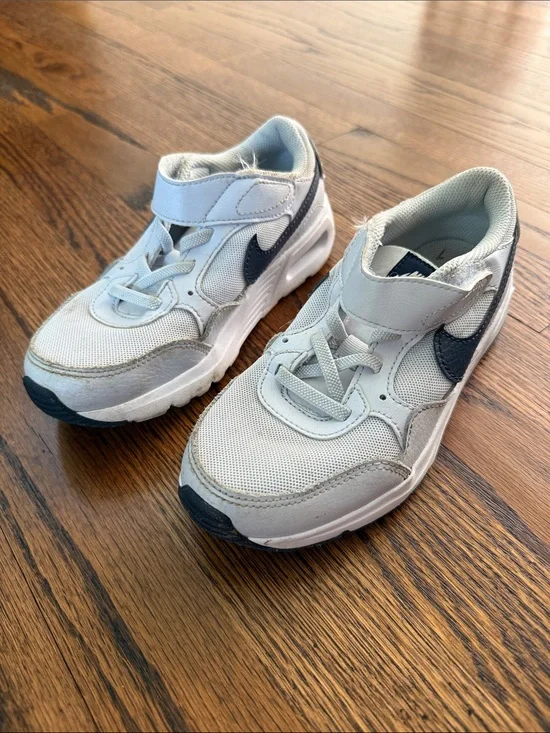 E Nike Kids 1Y White and Navy Velcro Sneakers