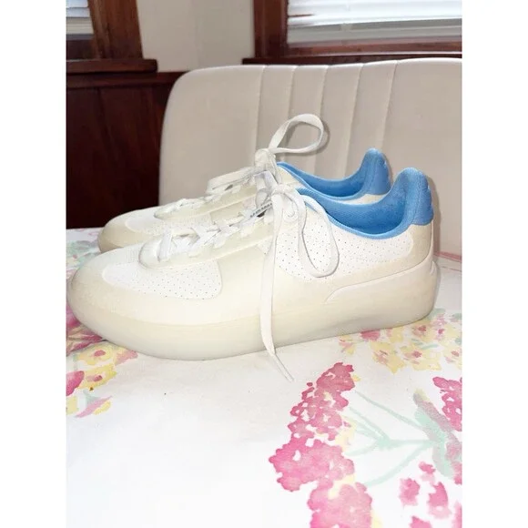 Lululemon Women's Cityverse Perforated Sneaker, Size 8.5 White/ Aero Blue