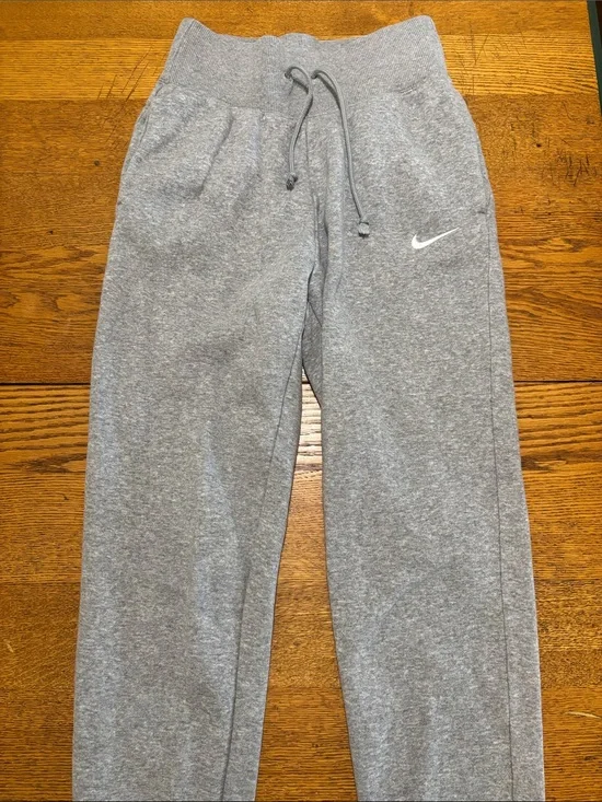 Nike Gray Heather Kids Jogger Sweatpants with White Swoosh