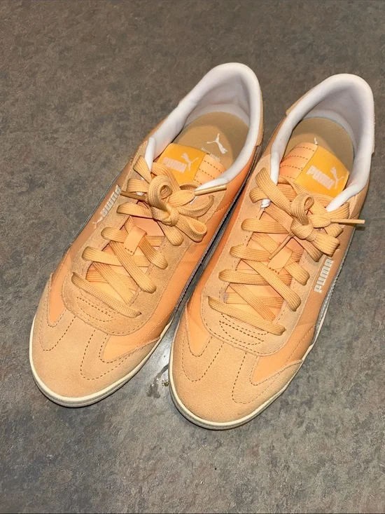 Puma Peach-Toned Low Top Sneakers