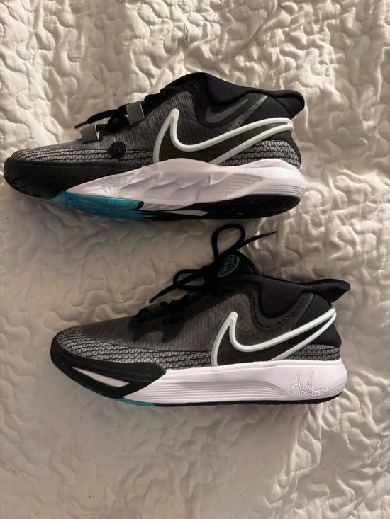 Nike Kyrie Go GS Size 6Y Shoes