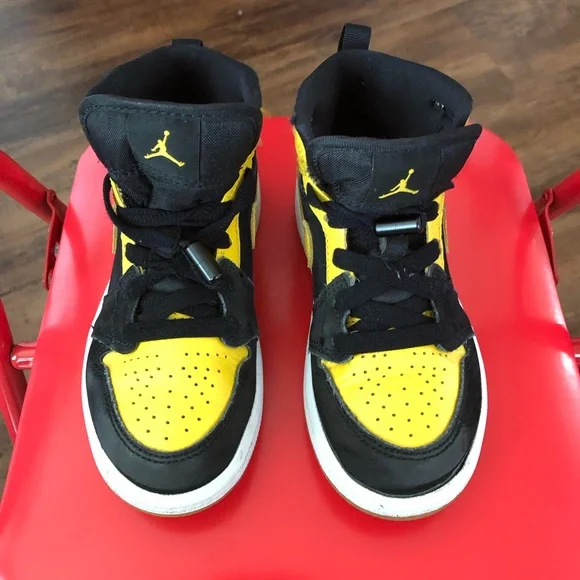 Nike Air Jordan 1 Mid GS New Love Sneaker