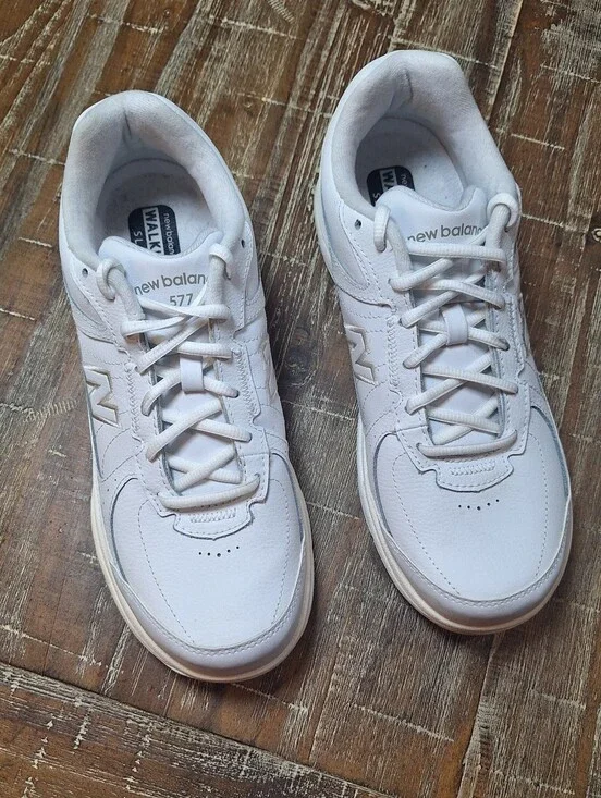 New Balance NB Women's Size 9.5 Walking Shoes White Leather‎ Lace Up Shoe