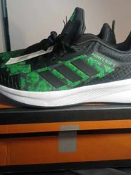 Nike Men's Black & Green Athletic Running Shoes