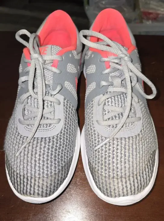 Nike Revolution 4, Size 6.5 Youth, Grey And Pink Athletic Shoes Style 943306-003