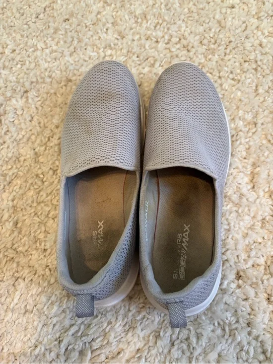 Gray Slip-On Sketchers Sneakers