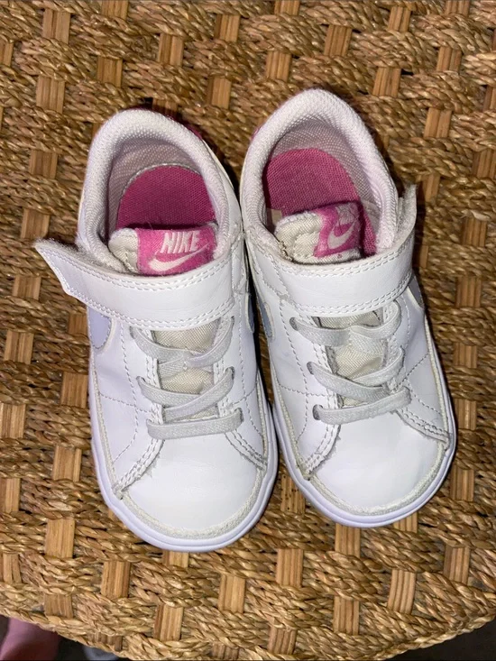 Nike Girls White Sneakers with Pink Accents