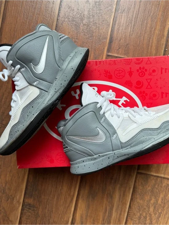KYRIE INFINITY SE (GS) Boys size 6Y