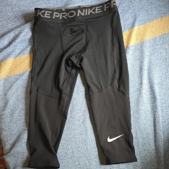 EUC - Nike Black Boys' Pro 3/4 Compression Leggings, Size M