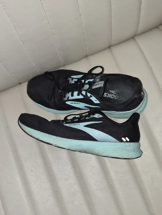Brooks Black Running Shoes 8.5 with Light Blue Accents