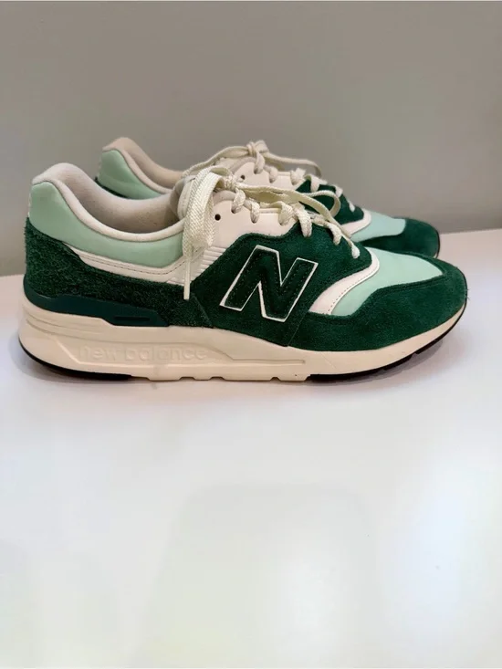 New Balance 997H Green White Sneakers Womens 9.5 Suede Athletic Gym Casual Shoes