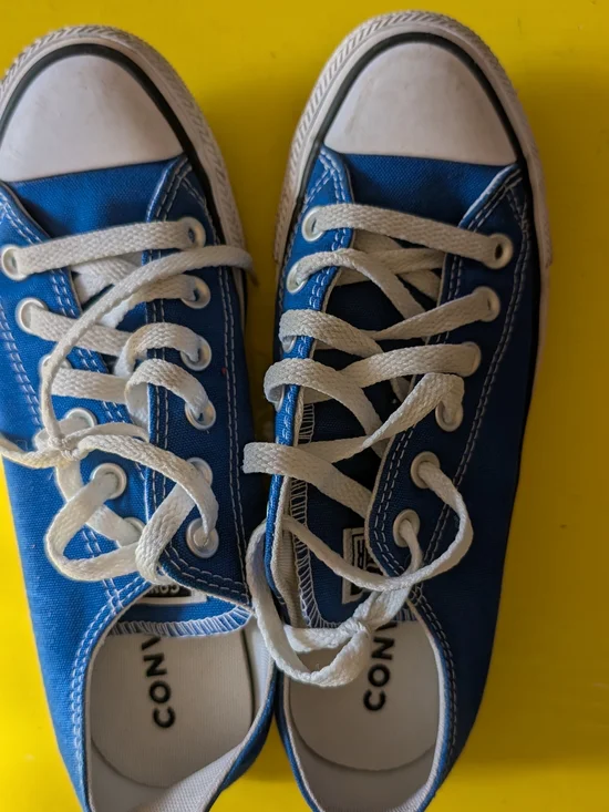 Converse Unisex Sneakers. Women Size 7. Men Size 5